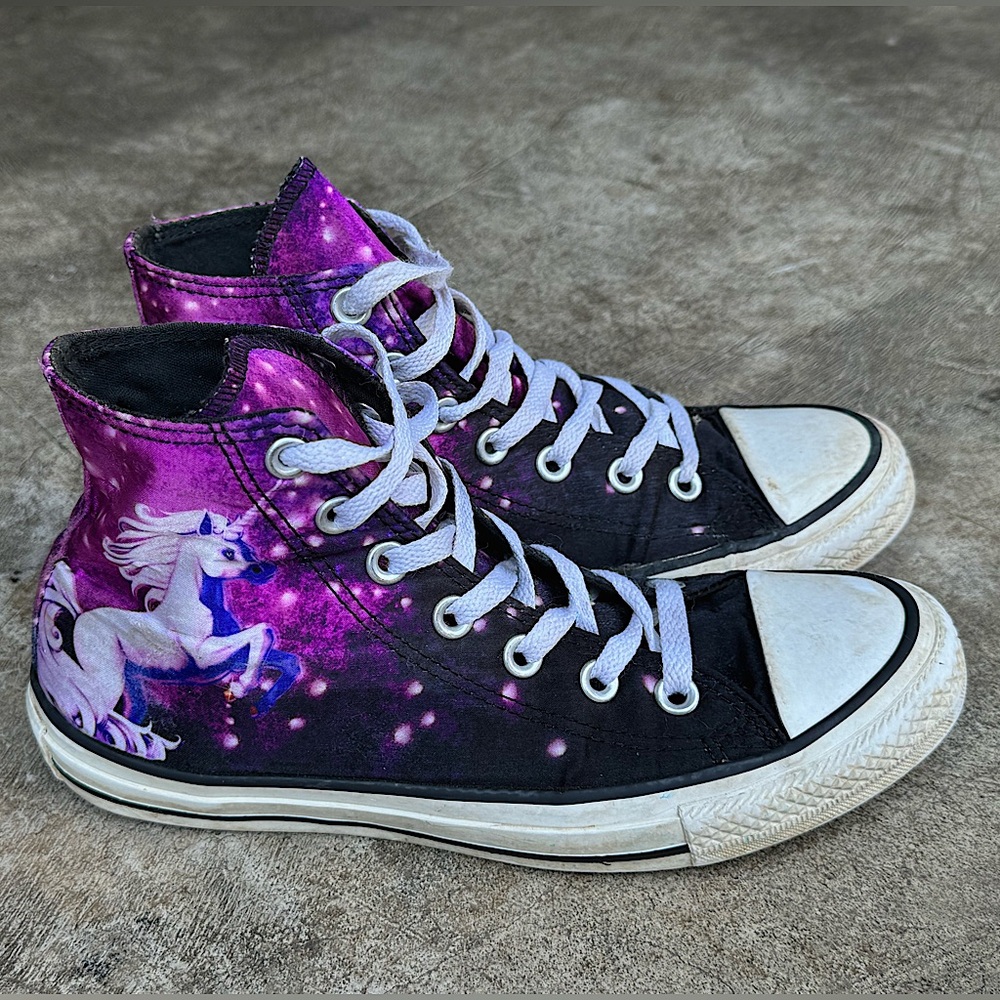 Converse, Unicorn; Women’s size 7/ Men’s size 5.
